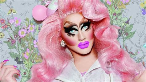 Top 10 Famous Drag Queens You Need to Know About