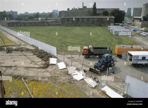 Fall of the Berlin Wall: demolition of the Wall in Berlin-Mitte, Berlin, Germany Stock Photo - Alamy