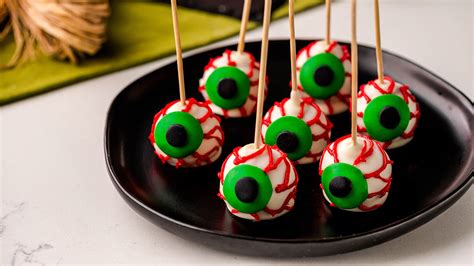 Eyeball Cake Pops – Cooking Panda