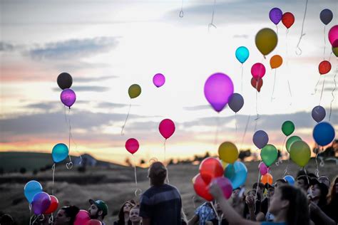 Shooting victim’s family and friends gather for balloon release ceremony – The Daily Evergreen