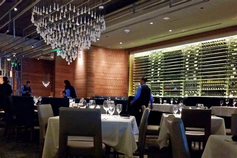 Del Frisco's brings its upscale steakhouse fare to Back Bay