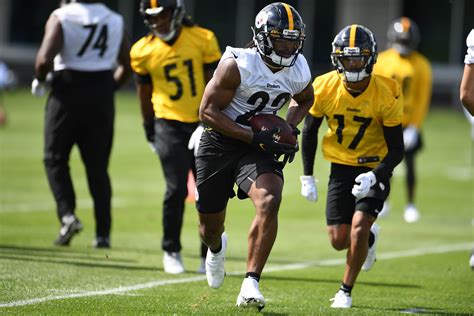 Najee Harris Signs Rookie Contract With Pittsburgh Steelers - Sports Illustrated Pittsburgh ...