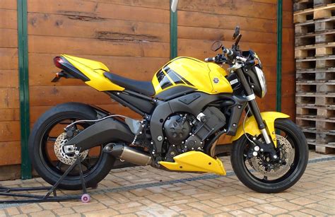 2006 Yamaha FZ1 - Moto.ZombDrive.COM