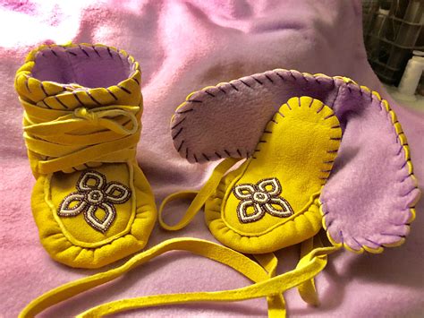 Pin by Doris Crafts on Baby moccasin pattern | Handmade baby shoes, Baby moccasin pattern, How ...