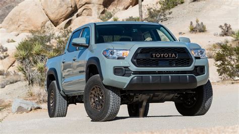 Toyota Tacoma Wins Our 2023 Midsize Truck Best Buy Award - Kelley Blue Book