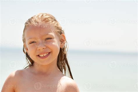 Little girl at beach 14235986 Stock Photo at Vecteezy