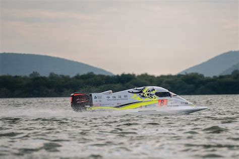 Reasons to Be Part of a Powerboat Racing Team - Go Beyond Bounds