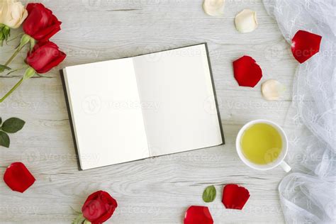 Books and roses 4957587 Stock Photo at Vecteezy