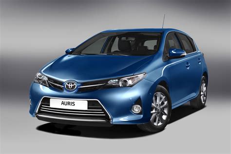 Toyota Auris hatchback 2015 pictures | Carbuyer