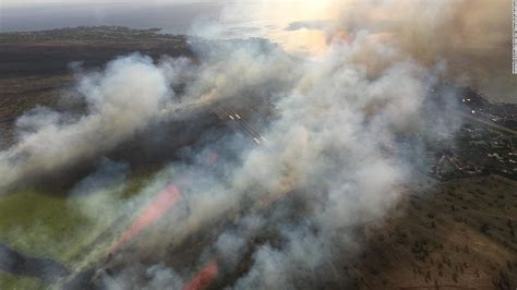 Hawaii airport and homes evacuated as fast-moving fire hits West Maui - CNN