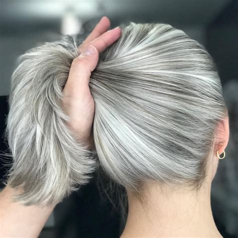 Obsessing over this white blonde!!! @studiojheanthaywenner | White hair highlights, Gray hair ...