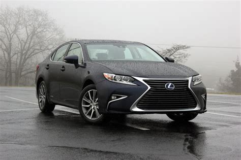 2016 Lexus ES 300h Review • AutoTalk