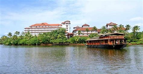 Resorts In Ashtamudi Lake That Are Luxurious & Budget Friendly