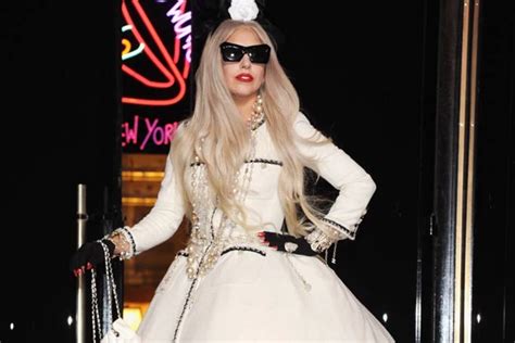 Lady Gaga to Gift Fans With New Song on Christmas Day