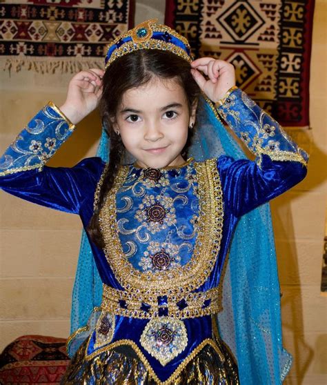 World Cultures, Traditional Dresses, Sari, Costumes, Iranian, People ...