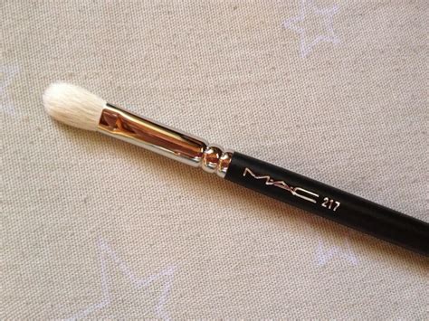 Secret Shopping: Reviews on items in my shopping bag ;-): MAC 217 Blending Brush | Review