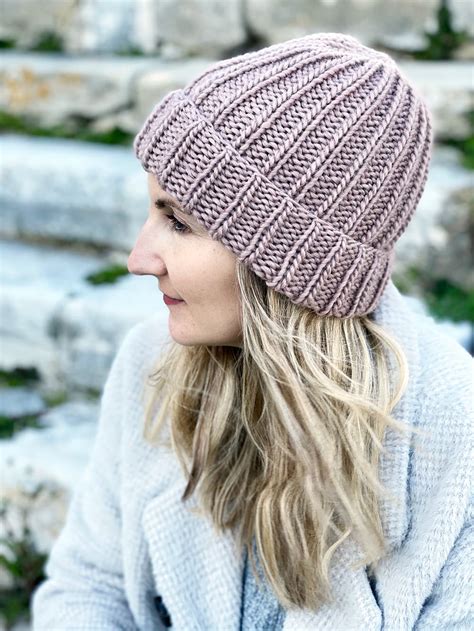 27+ Knit Hat Patterns For Women - SirioMakenna