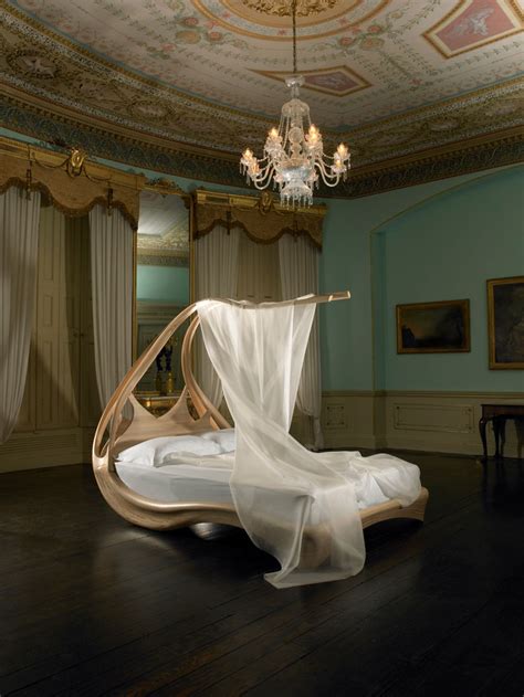 Amazing Wooden Canopy Bed – Enignum by Joseph Walsh | DigsDigs