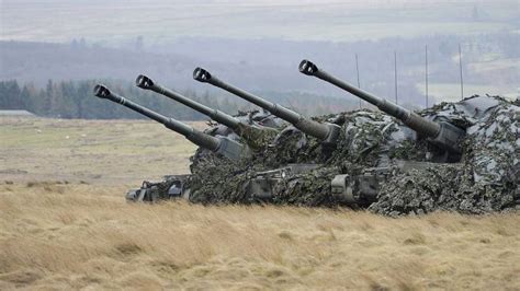 British self-propelled gun AS-90