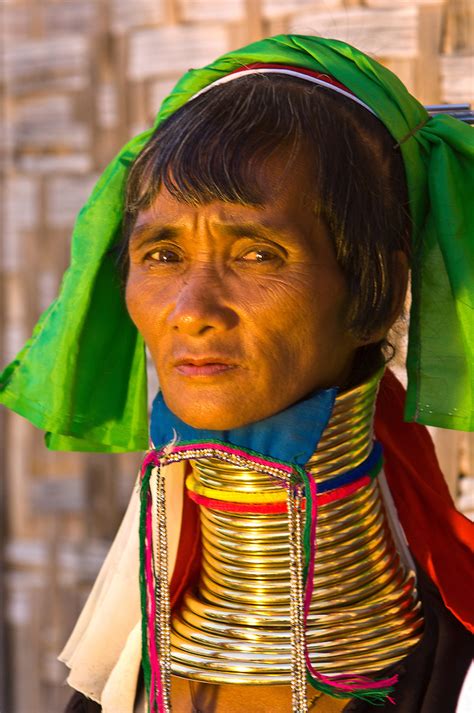 Long necked Padaung tribe woman wearing neck rings, Nyaungshwe, Shan State, Myanmar, Burma ...