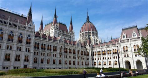 Hungarian Parliament Building : Budapest Hungary | Visions of Travel