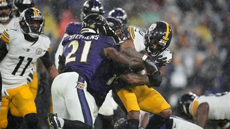 Game Action Gallery: Ravens vs. Steelers, Week 17