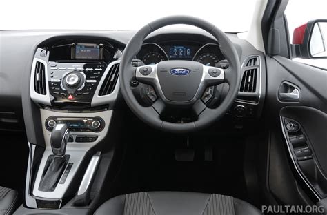 DRIVEN: New Ford Focus Hatch and Sedan in Krabi 2012-ford-focus-5door-interior-16 - Paul Tan's ...