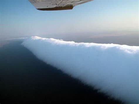 Mysterious Morning Glory Cloud Formation | Amusing Planet