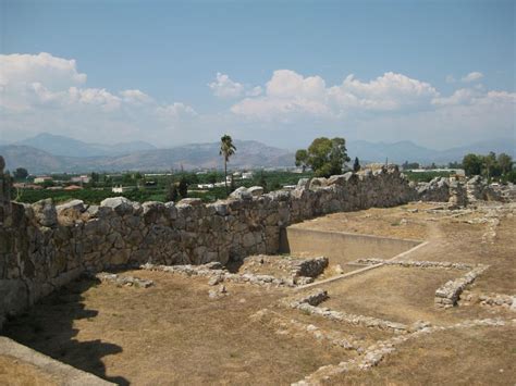 Tiryns, Cyclopean Wall - Livius