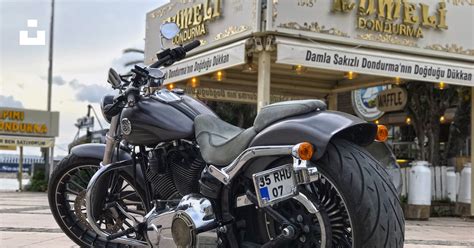 Black and silver cruiser motorcycle photo – Free Çeşme Image on Unsplash