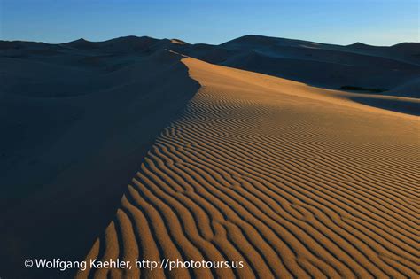 Full moon over the Gobi - Photo Tours — Photo Tours