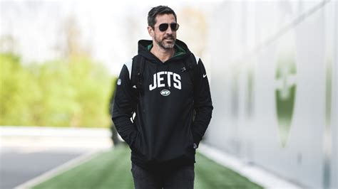 Gallery | Aaron Rodgers Arrives at 1 Jets Drive