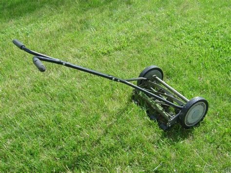 Hand Push Lawn Mower – Photos Public Domain