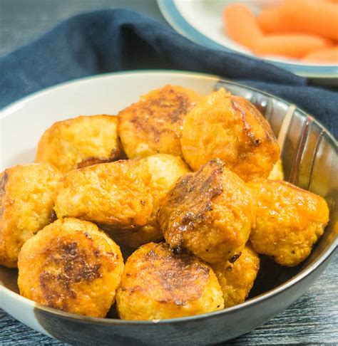 Spicy Baked Cauliflower Cheese Bites (Low Carb) | Apples for CJ