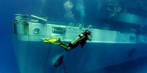 Wreck Diving Locations | Dive Worldwide