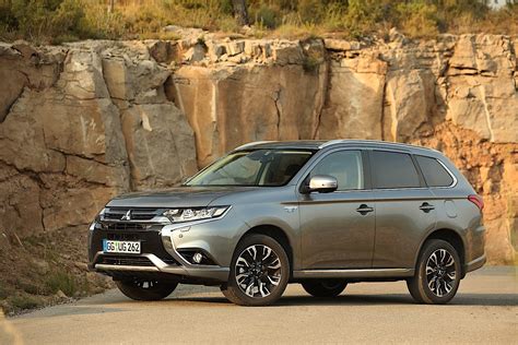 MITSUBISHI Outlander PHEV specs & photos - 2016, 2017, 2018 - autoevolution