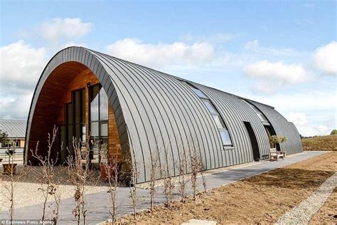 10 Hangar Homes That Will Make Your Jaw Drop | Quonset hut homes, Hut house, Quonset hut