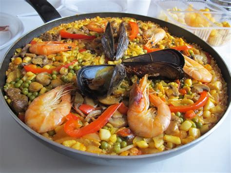 The tasty side to life: Traditional Spanish Mixed Paella- "Receta ...