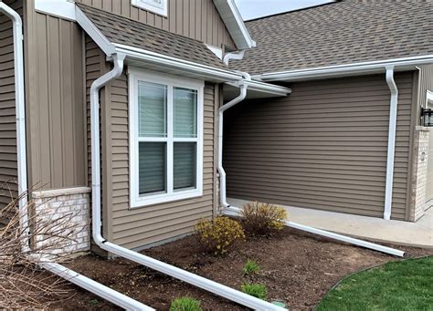 Seamless Gutters vs Regular Gutters: Which are Better for Your Home?