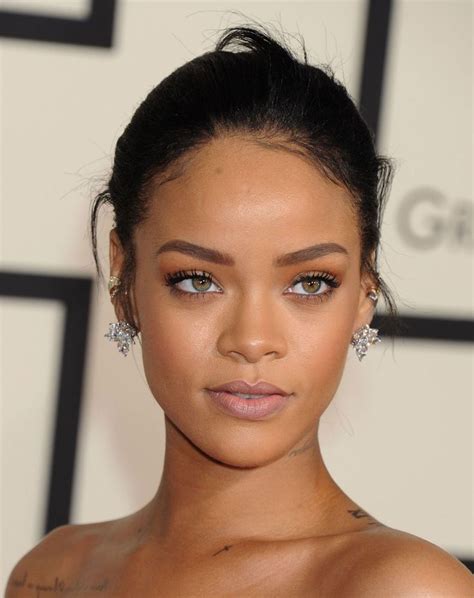 Rihanna- natural look | Rihanna nicki minaj, Rihanna, Riri