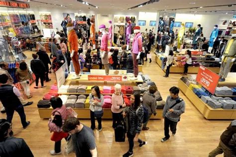 Uniqlo Plans a Store for Chicago's Michigan Avenue in a Midwest Expansion - Bloomberg