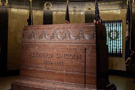 The Abraham Lincoln Burial Site | Weird But True Facts