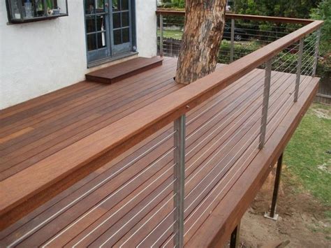 balustrade pour terrasse en métal avec main courante en bois | Deck railing design, Patio deck ...