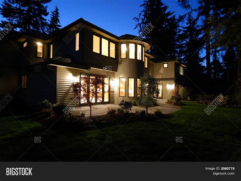 Night View House Image & Photo (Free Trial) | Bigstock