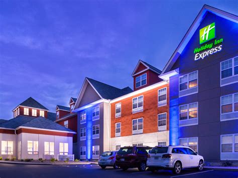 Mystic, CT Hotel near Mystic Aquarium | Holiday Inn Express Mystic ...