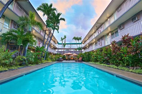 Cheap Hotels on Oahu | Hawaii on a Budget (2023)