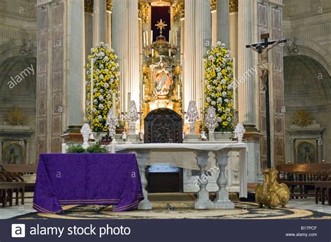 Altar and Interior of Cadiz Cathedral. Cadiz, Spain Stock Photo - Alamy