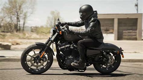 How To Ride A Cruiser Motorcycle | Reviewmotors.co