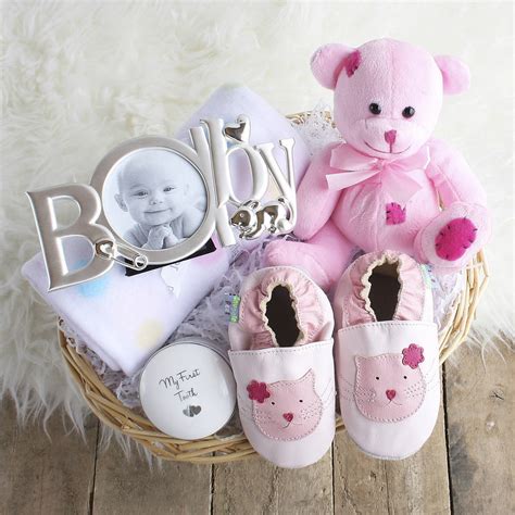 Gifts For Newborn Baby : My Favorite Baby Shower Gift to Give + FREE ...