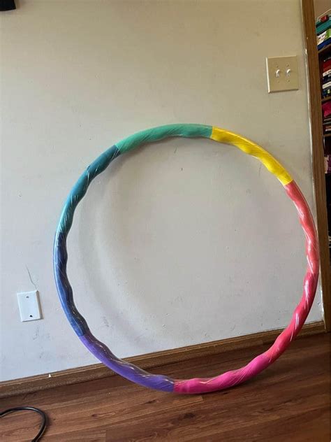 What size hula hoop should I get? Best weighted options | Maritime Herald